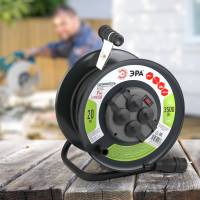 Силовой удлинитель ЭРА RMx-4es-3x2.5-20m-IP44(KG) на металлической катушке, c заземлением, 4 розетки, КГ 3x2,5м2, 20 м, 16А Б0043057